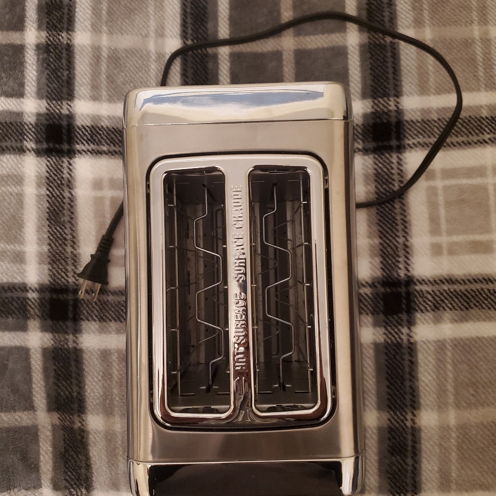 Hamilton Toaster - Picture 3 of 3